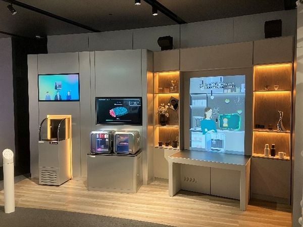 Exhibition at the Osaka-Kansai Expo